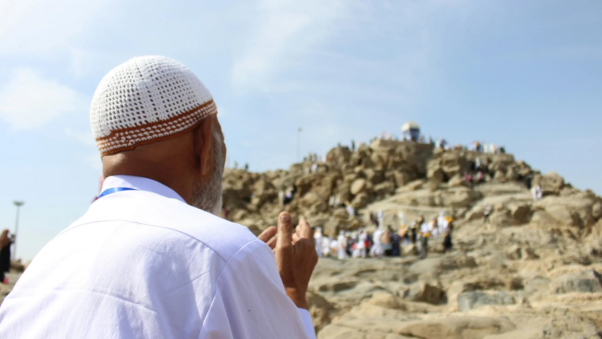 مناسك الحج خطوة بخطوة: من الإحرام إلى طواف الوداع — الخطوة الثالثة: الوقوف بعرفة