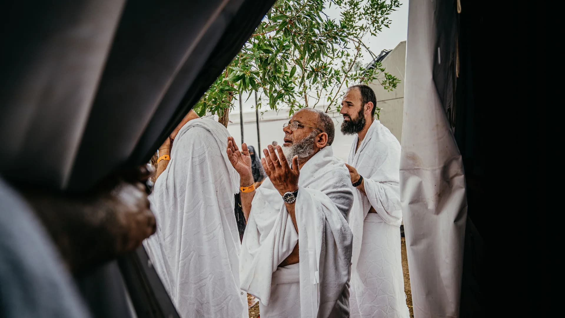 مناسك الحج خطوة بخطوة: من الإحرام إلى طواف الوداع — الخطوة الأولى: الإحرام والنية
