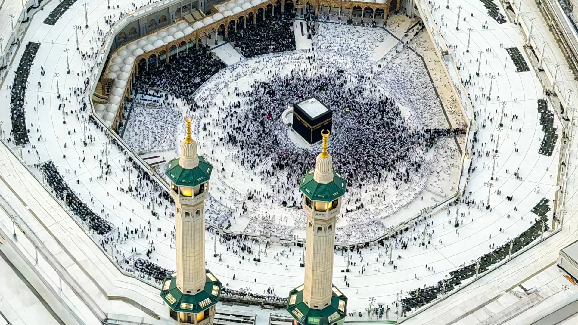 مناسك الحج خطوة بخطوة: من الإحرام إلى طواف الوداع — الخطوة الرابعة: الانتقال من عرفة إلى مزدلفة
